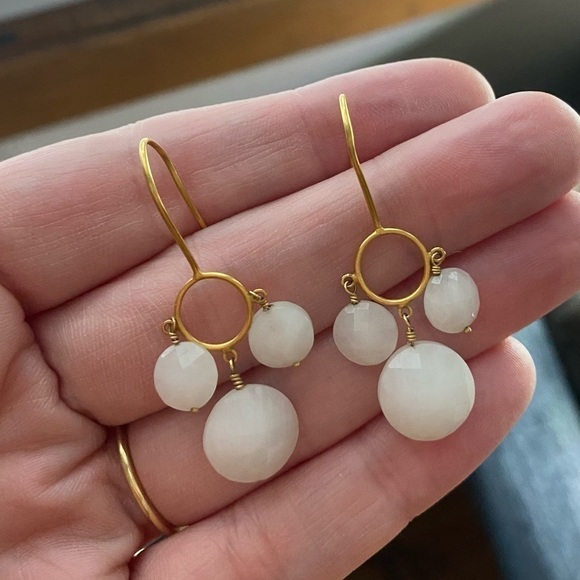 Vicente Agor 18k Gold & White Agate Drop Earrings - Picture 1 of 2